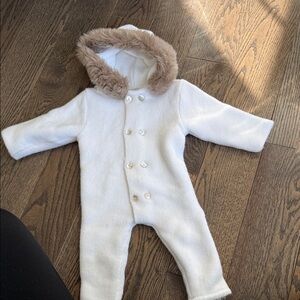 Adorable White fur Hooded Baby Footie Mebi EUROPEAN EUC 6-12 months pram suit
